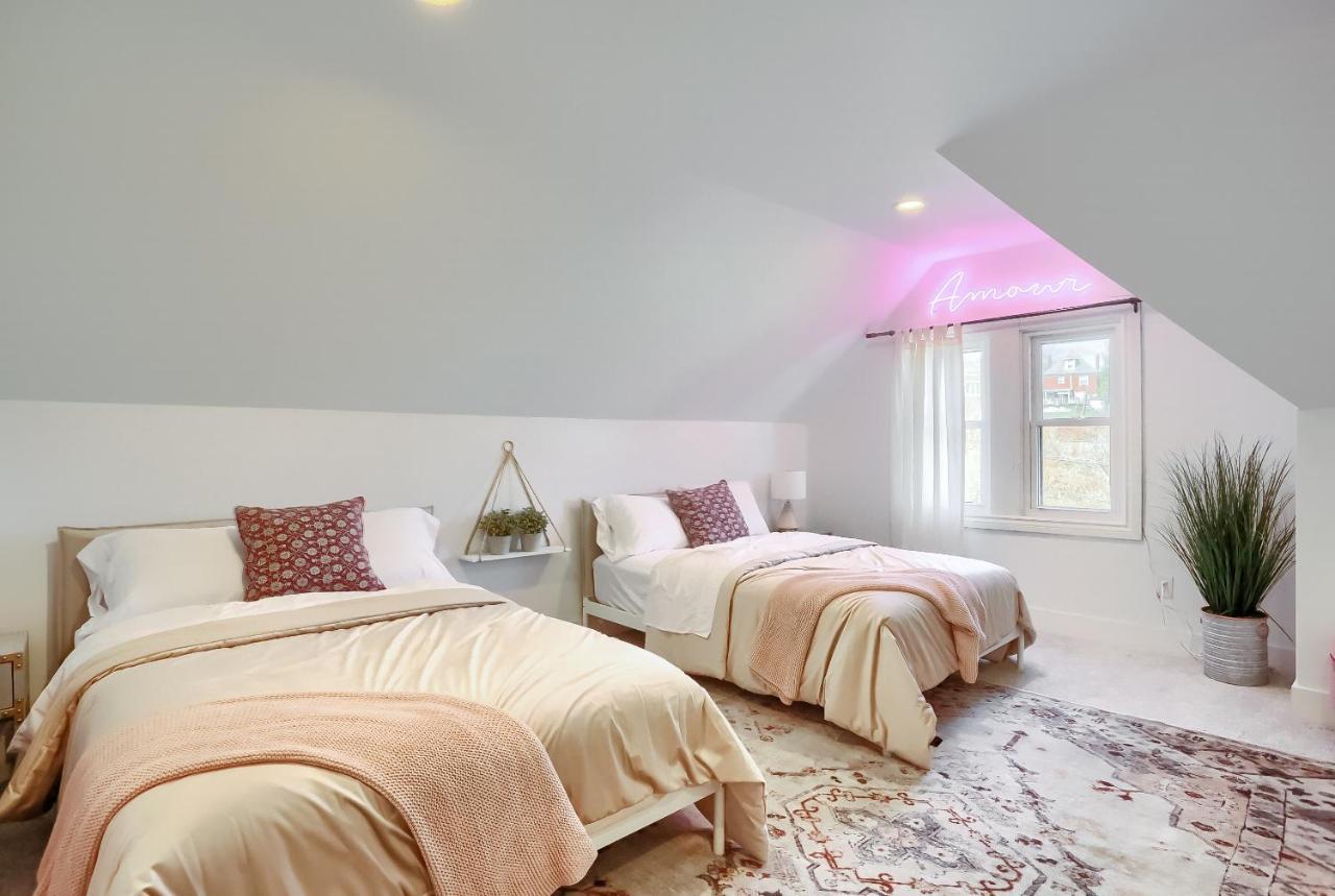 Newly Renovated Victorian Gem Perfect Space For Family Vacations! Pittsburgh Exterior foto