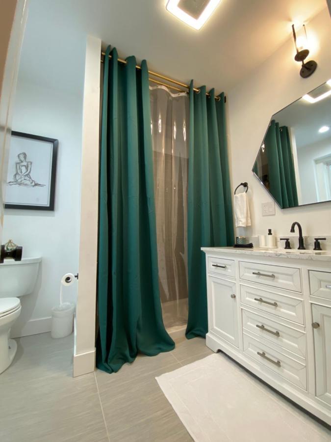 Newly Renovated Victorian Gem Perfect Space For Family Vacations! Pittsburgh Exterior foto